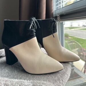 Seychelles Two-Tone Ankle Boot 👢